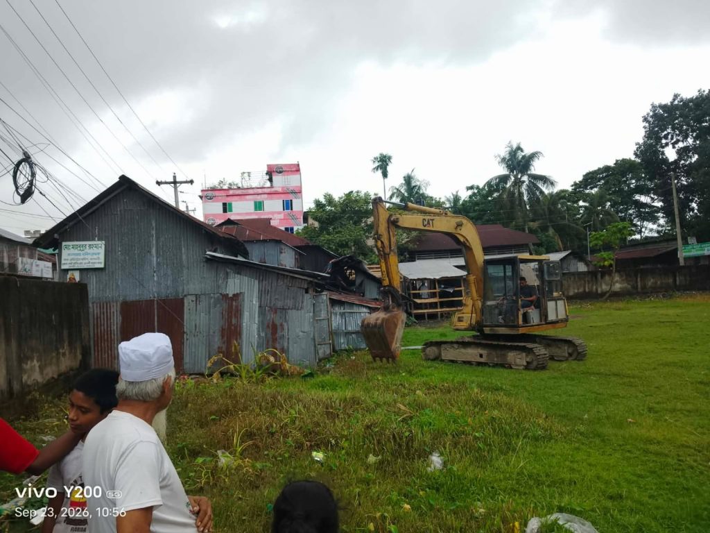 আমতলীতে অবৈধ স্থাপনা উচ্ছেদ